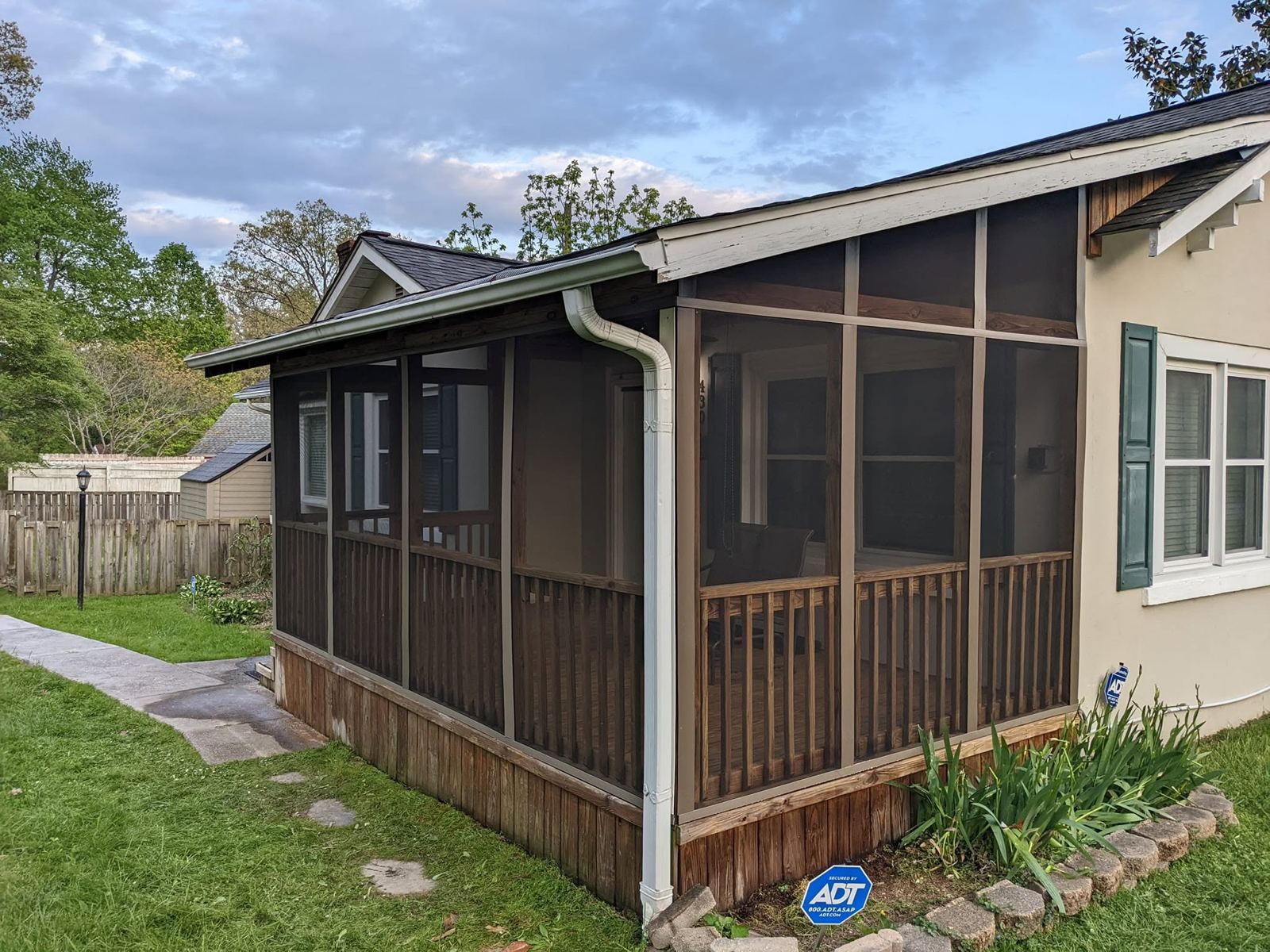 Completed screened porch project 4